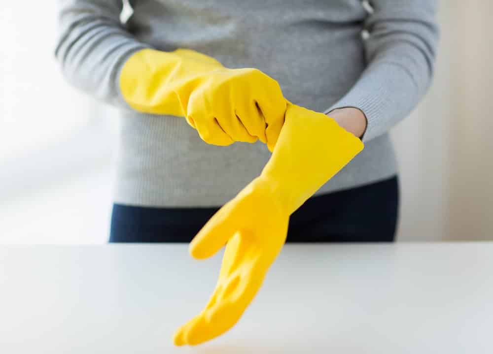 temizlik yaparken eldiven giymenin önemi
